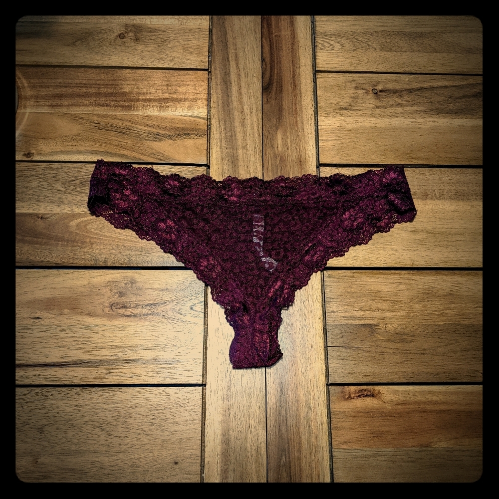 VS Lace Cheeky Thong